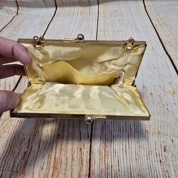Vintage Beaded Gold Shell Clutch - Picture 6 of 8